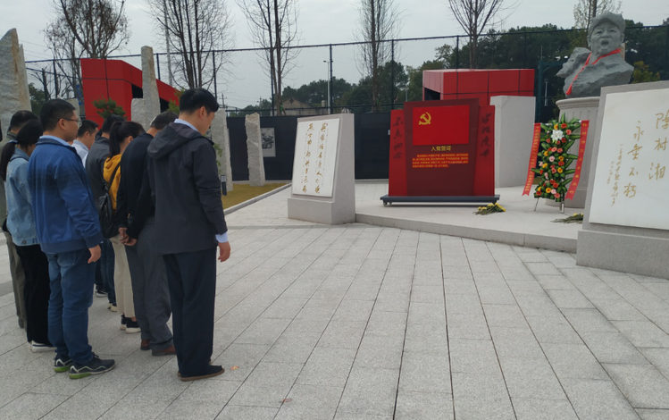 尊龙凯时人生就是搏党支部发展“不忘初心、服膺使命”主题党日活动